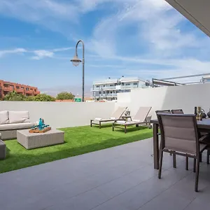 https://surfers-beach-apartment.in-canary-islands.com